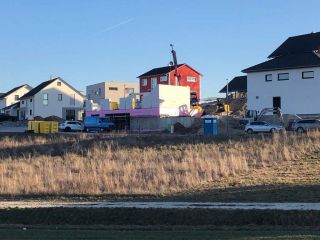 EFH Bodenplatte einschalen, armieren und betonieren. Betonwände einschalen, armieren und betonieren.